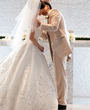 結婚式でハプニング 誓いのキスの場所は 大人婚 最高の思い出づくり